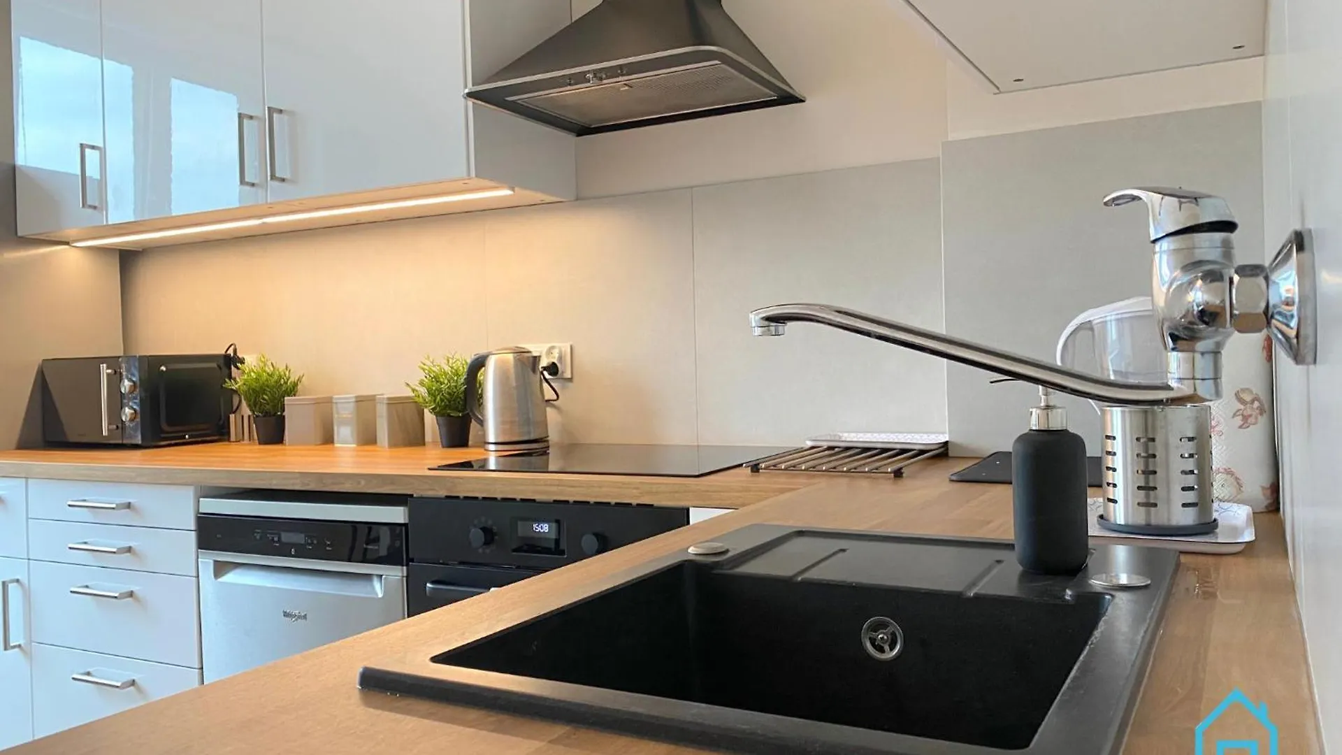 Manhattan Apartment - 3 Minutes To Sopot Molo & Seaside Gdansk Poland
